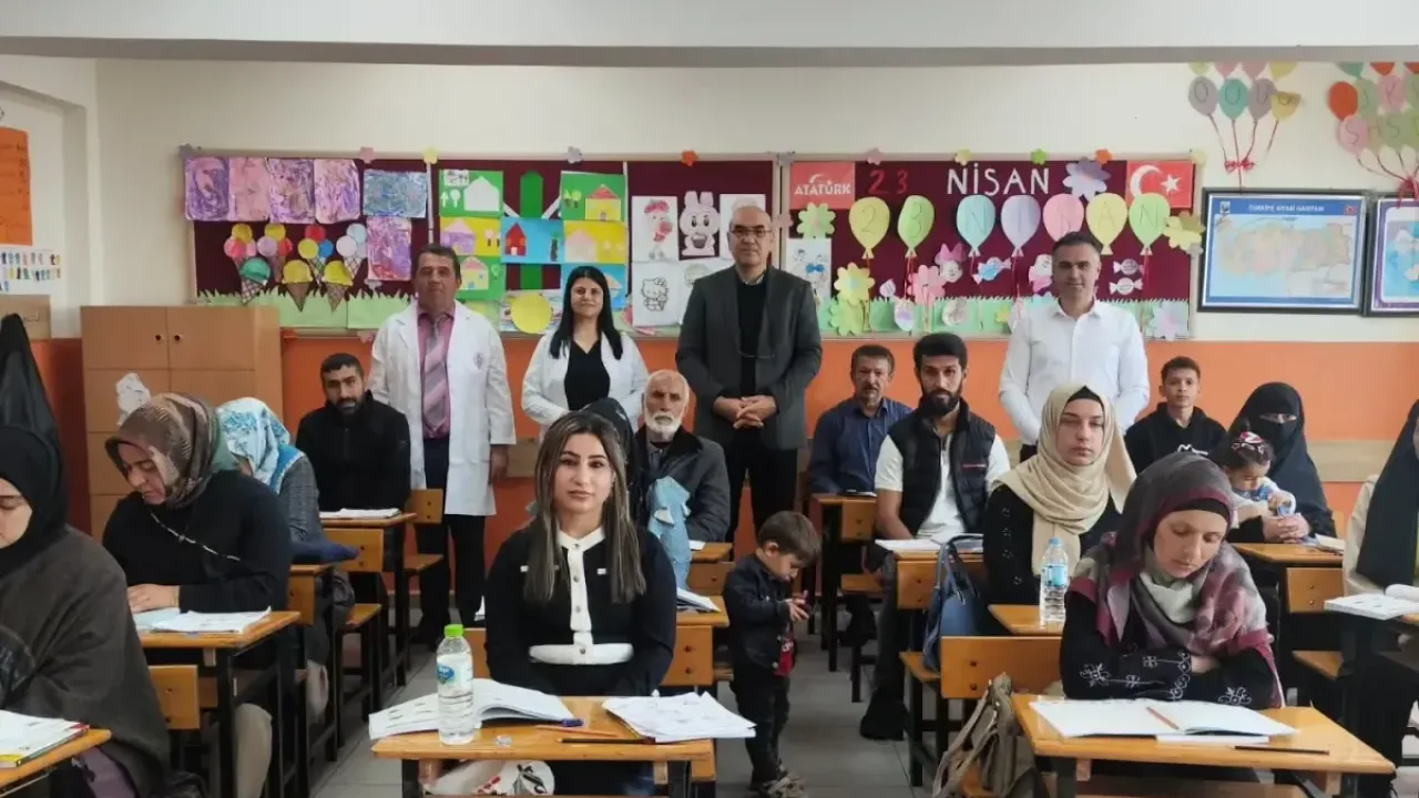 Beypazarı’nda göçmen vatandaşlara yönelik okuma yazma kursu