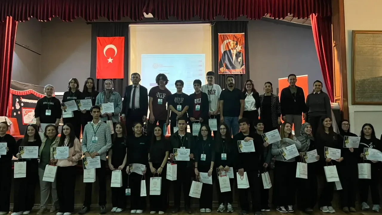 Bilgi yarışmasına şampiyon Nilüfer