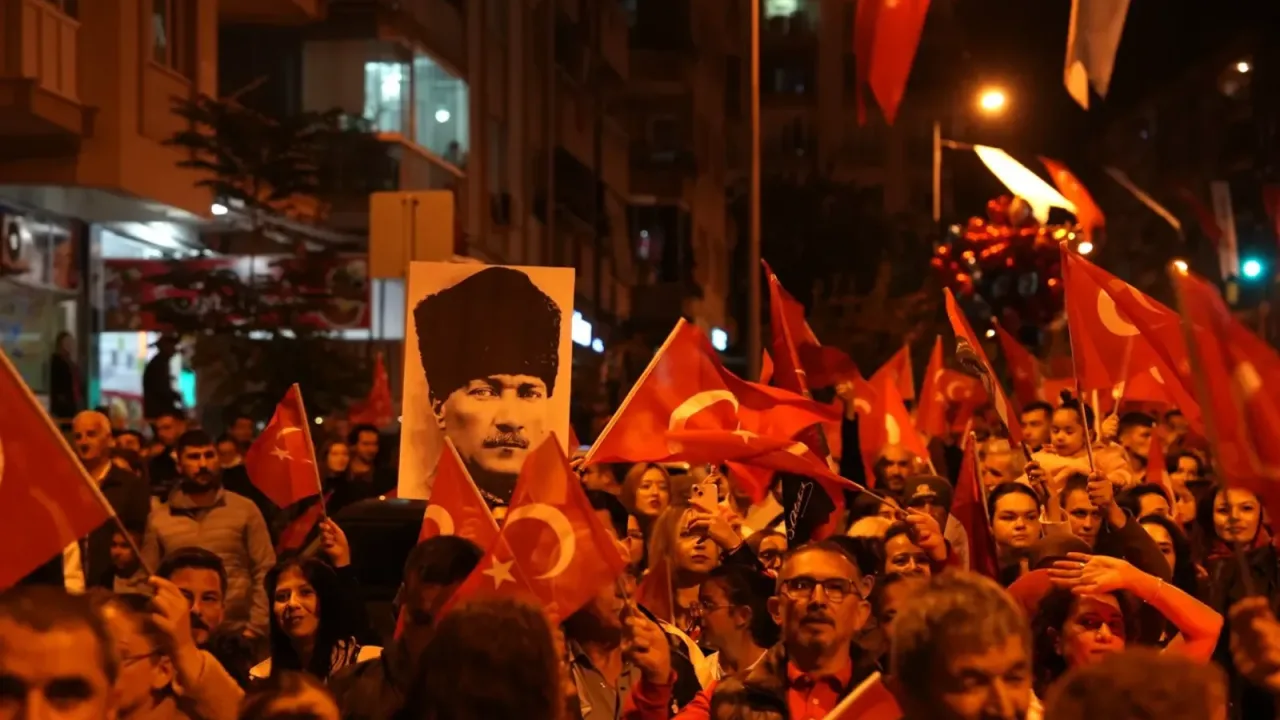 Binlerce Denizlili Cumhuriyet için yürüdü