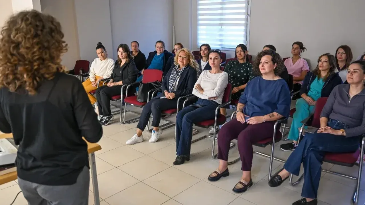 Bornova'da belediye personeline kadın sağlığı eğitimi