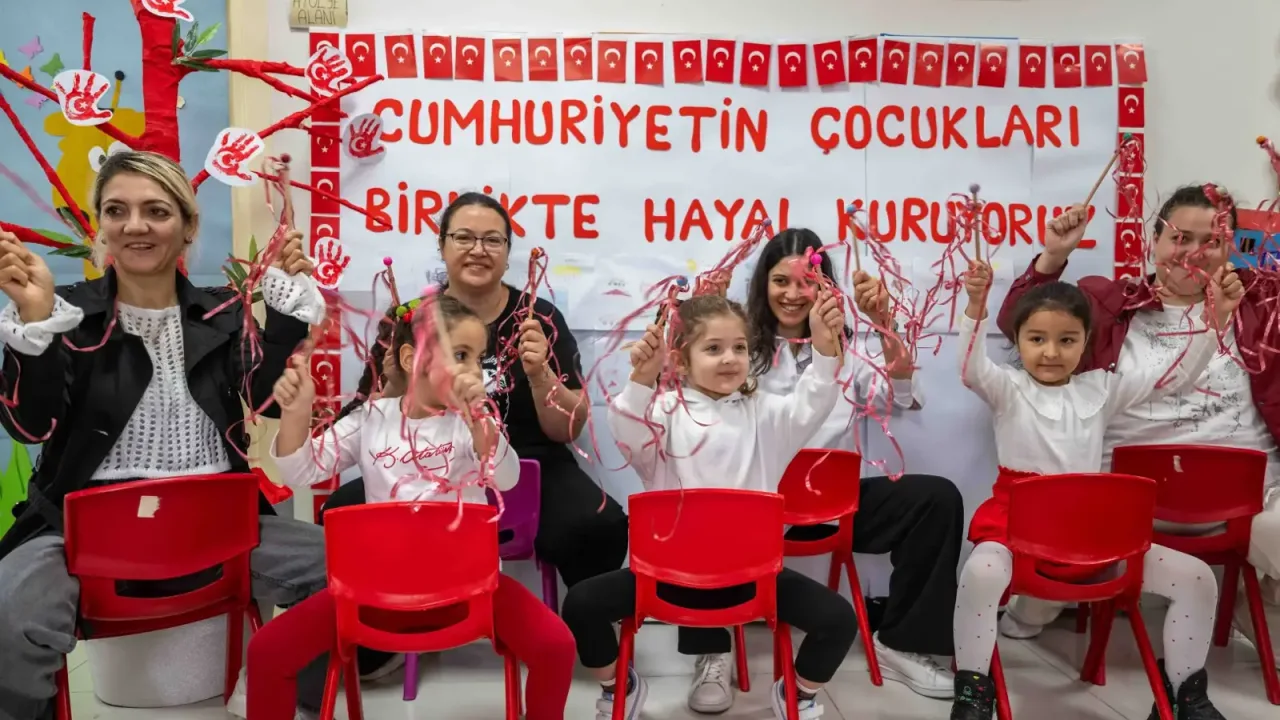 Bornova'da Cumhuriyet coşkusu çocuklarla başladı