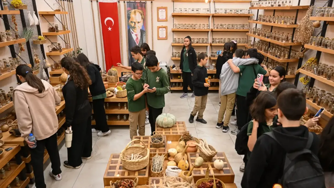 Bornova’da gelecek minik ellerle yeşerdi