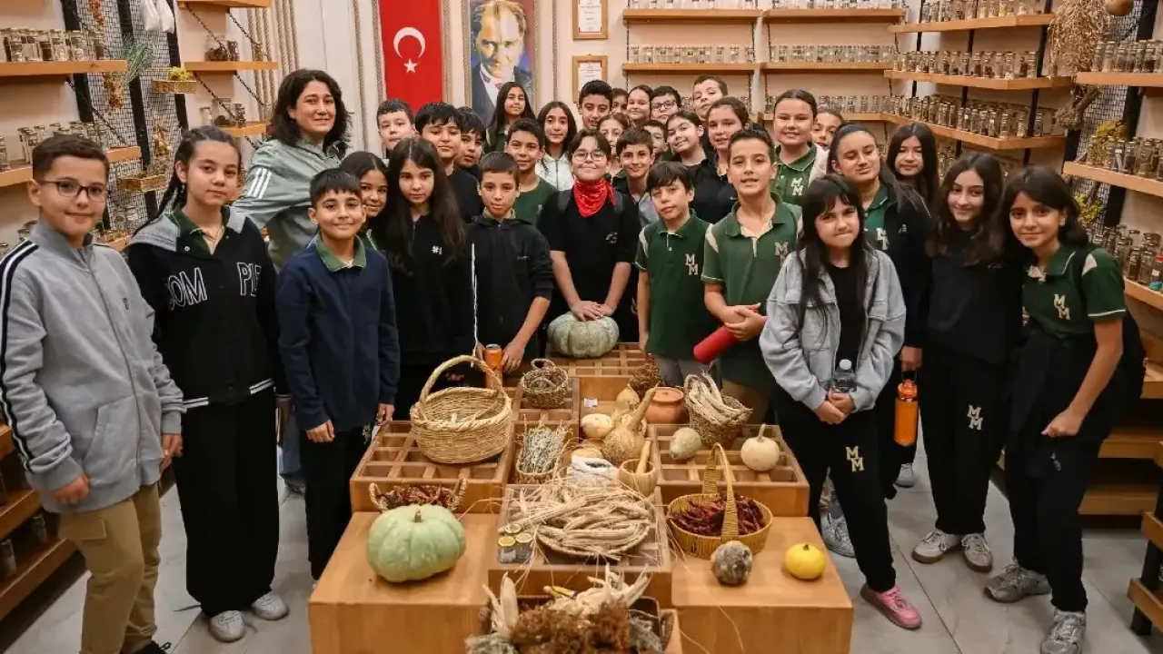 Bornova'da öğrencilere yerel tohum ve tarım eğitimi