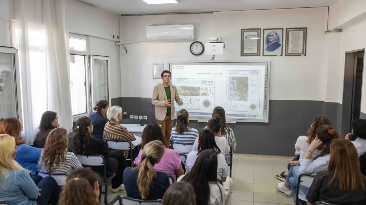 Bornova'da öğretmenlere afet bilinci eğitimi verildi