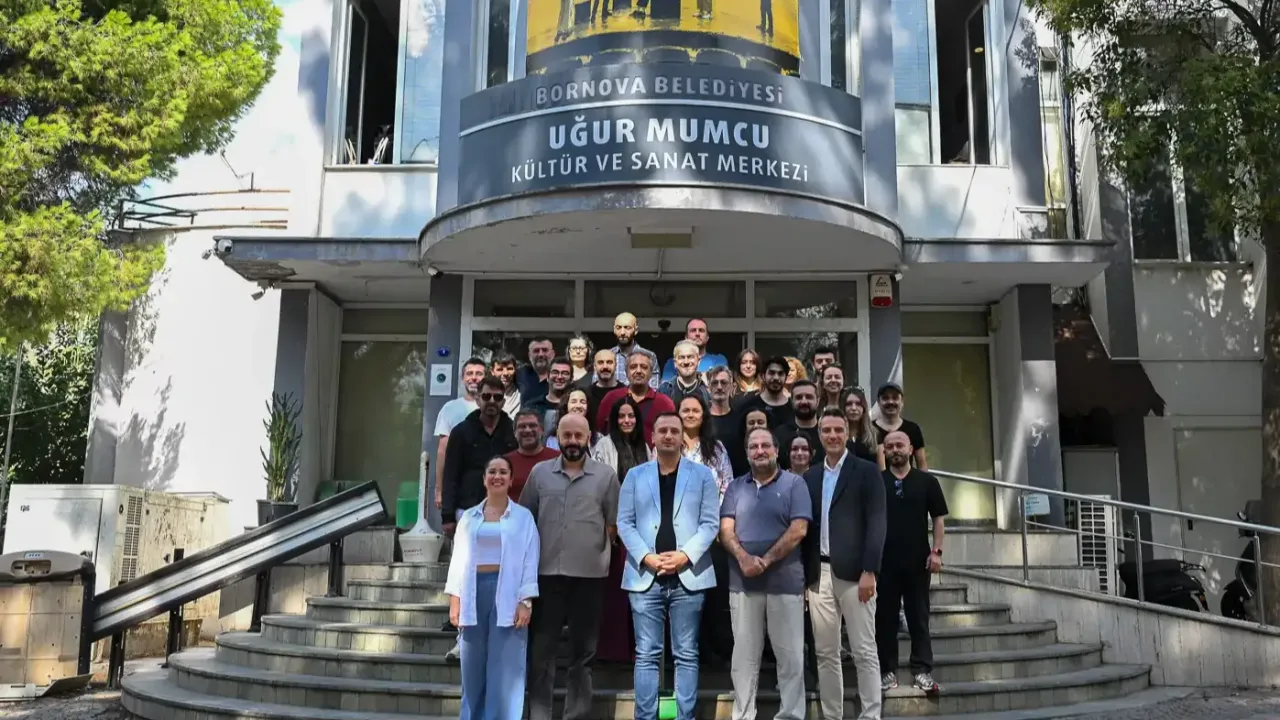 Bornova’da tiyatro coşkusu kesintisiz sürecek