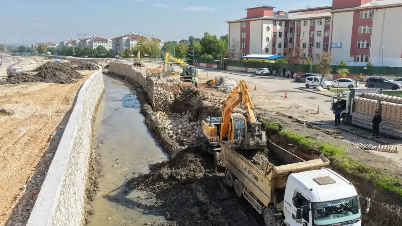 Bursa Büyükşehir'den Nilüfer'de kapsamlı dere ıslahı