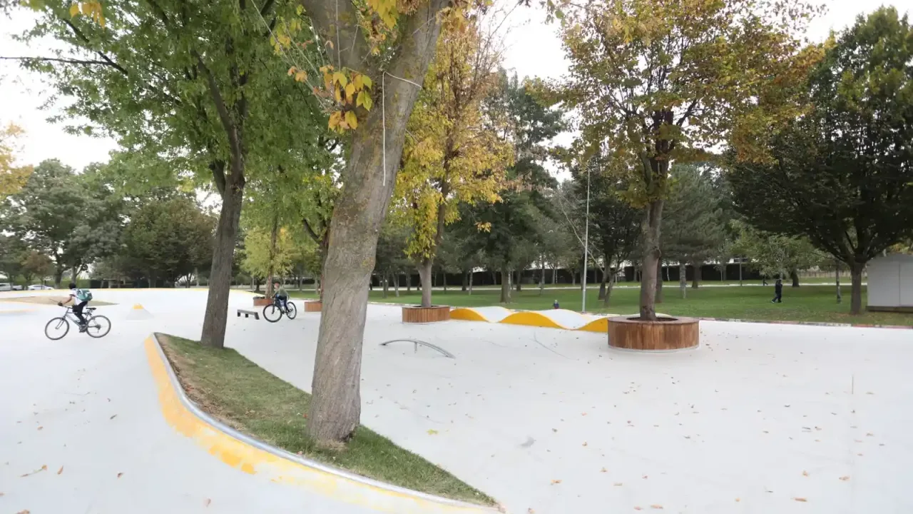 Bursa İnegöl'de yeni kaykay ve paten parkta sona gelindi