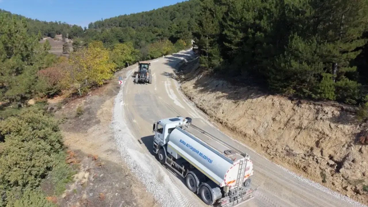 Bursa Keles'in üç mahallesinde yol mesaisi