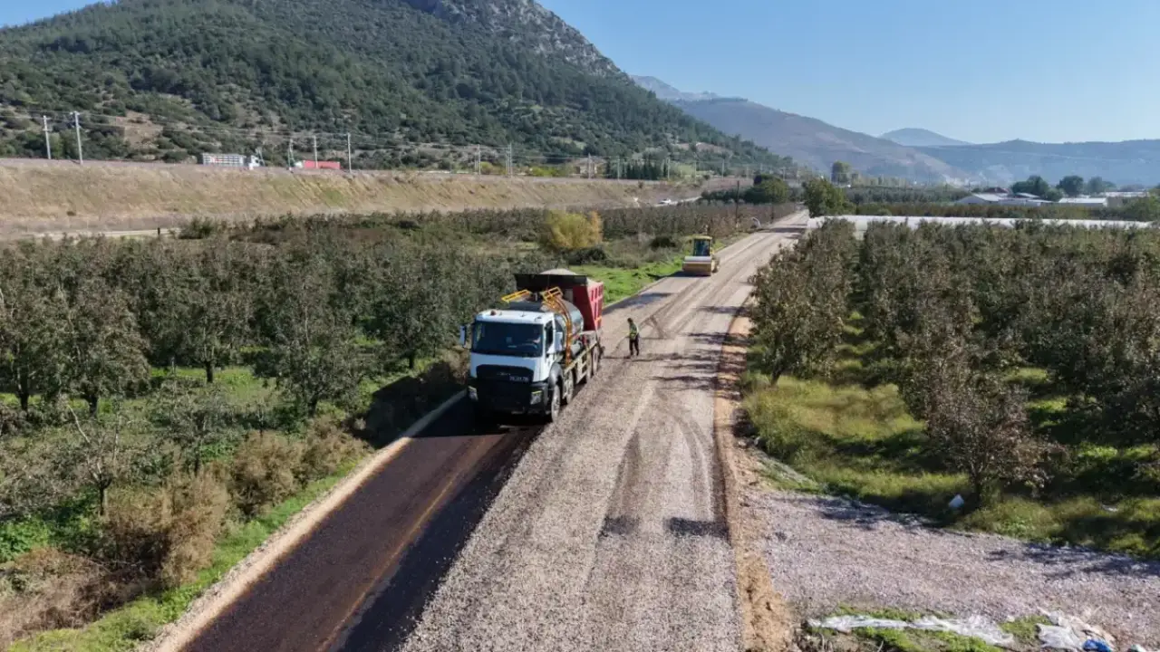 Bursa Kestel ve Gürsu kırsalında yollara Büyükşehir yeniliyor