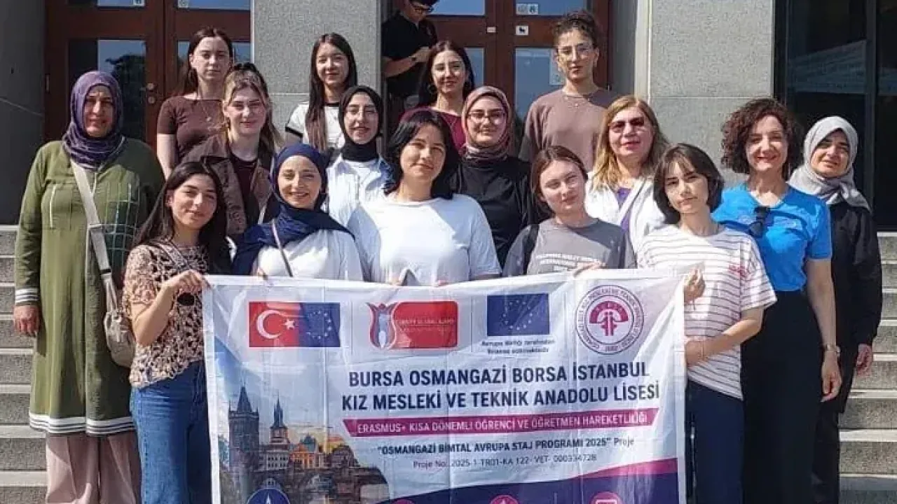 Bursa Osmangazi'de liseli öğrencilerden Prag stajı