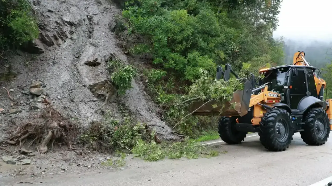 Bursa Osmangazi'de toprak kaymasına hızlı müdahale