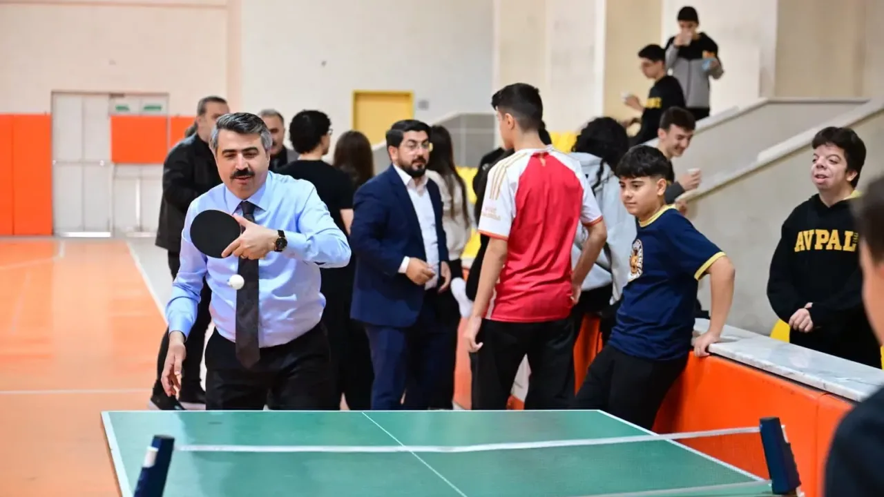 Bursa Yıldırım'da Başkan Yılmaz gençlerle spor yaptı