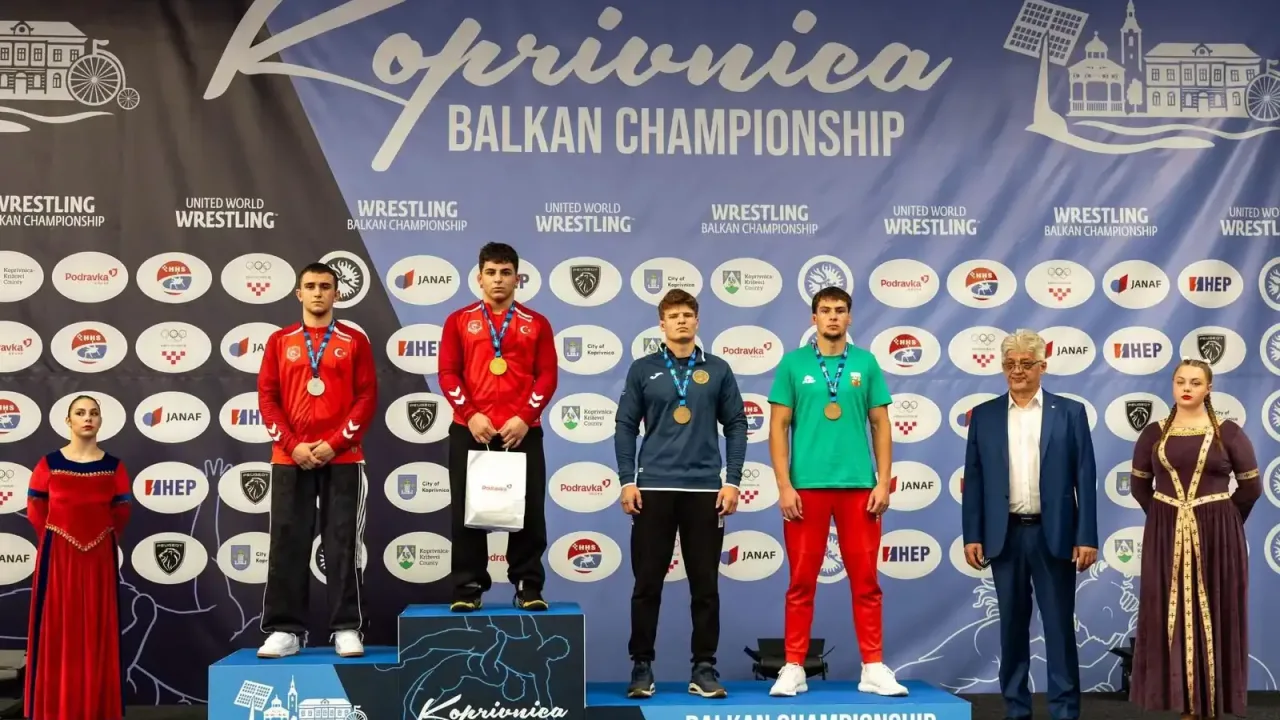 Bursa Yıldırımlı güreşçiler Balkan Şampiyonası’ndan madalyalarla