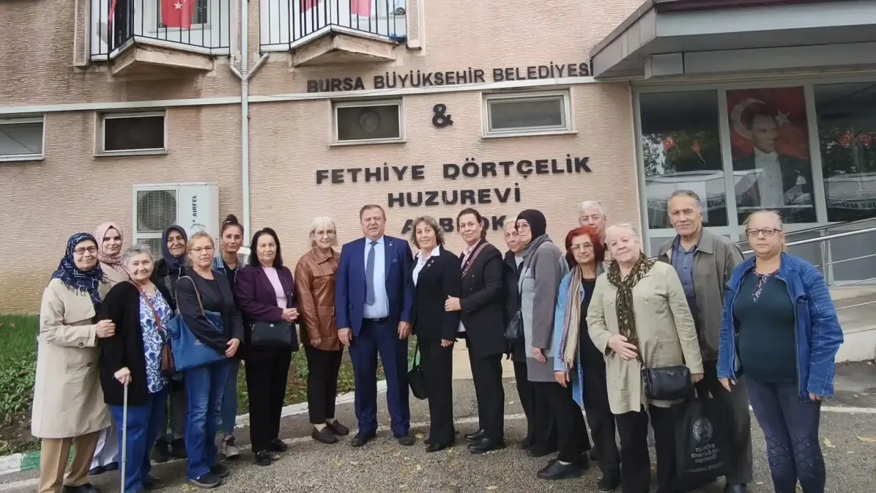 Bursalı emeklilerden huzurevine anlamlı ziyaret