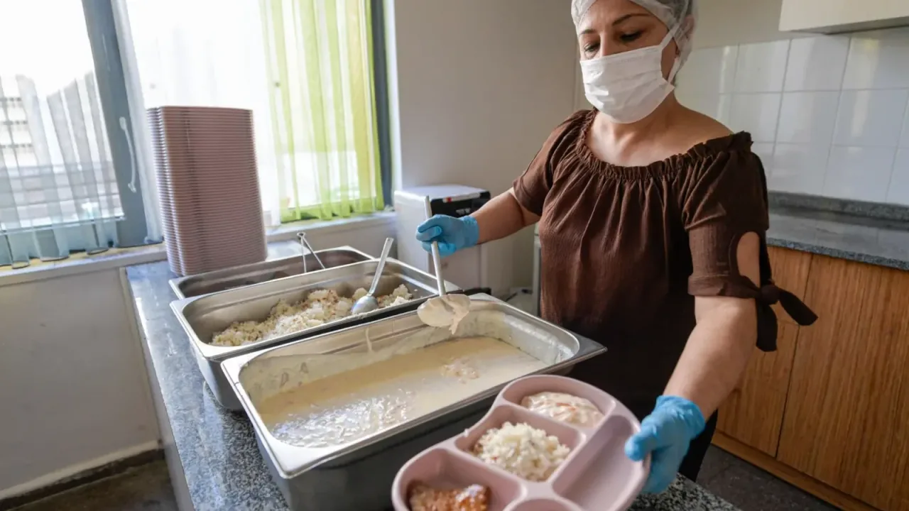 Büyükşehir Yuvamız İzmir’deki minikleri unutulmuyor