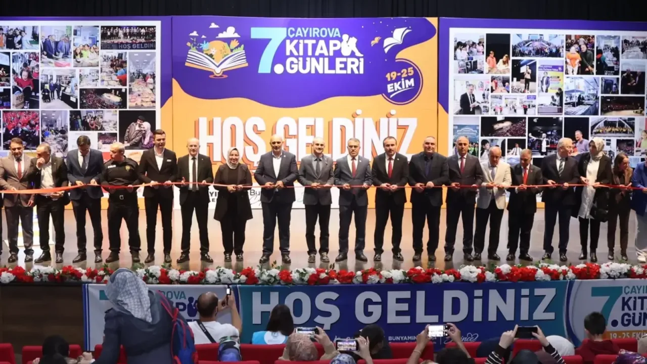 Çayırova 7. Kitap Günleri, kapılarını ziyaretçilerine açtı