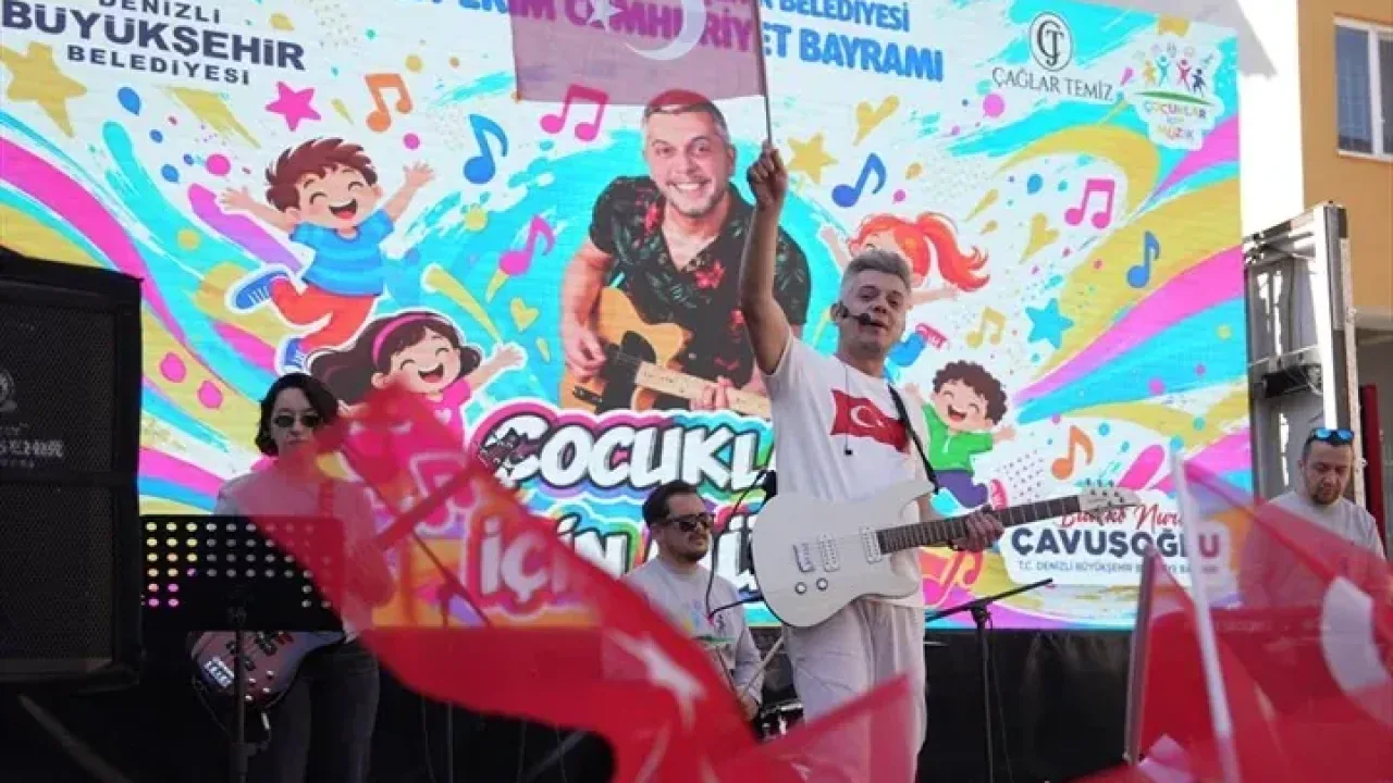 Denizli’de Cumhuriyet coşkusu okullara taştı