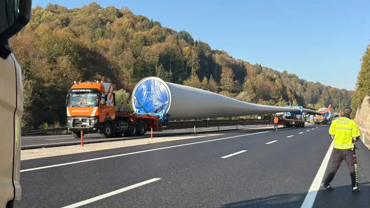 Dev kanatlar yolu kapattı