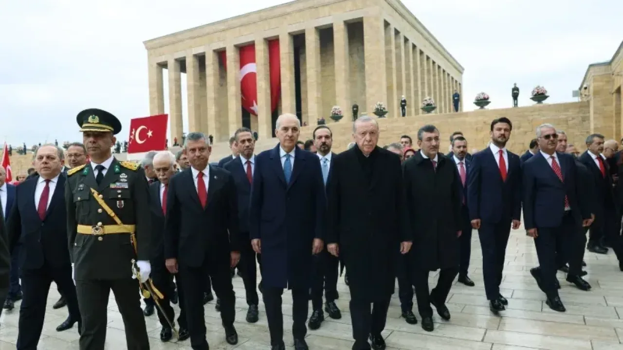 Devlet erkânı Anıtkabir'de
