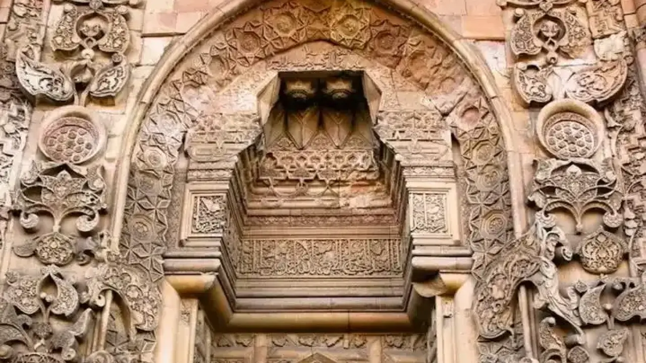 Divriği Ulu Camii ve Darüşşifası, taş işçiliğiyle dünya mirası