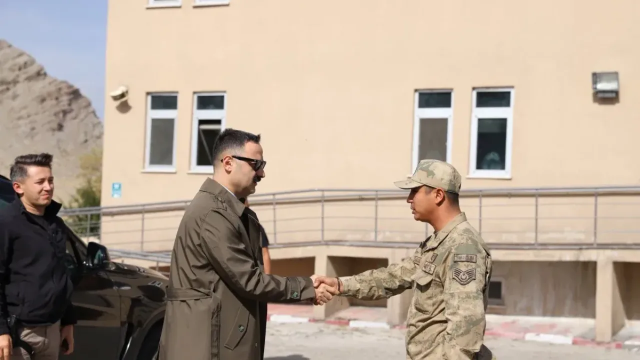 Doğubayazıt Kaymakamı Ayvat, Tanıktepe Karakolunda jandarmayla