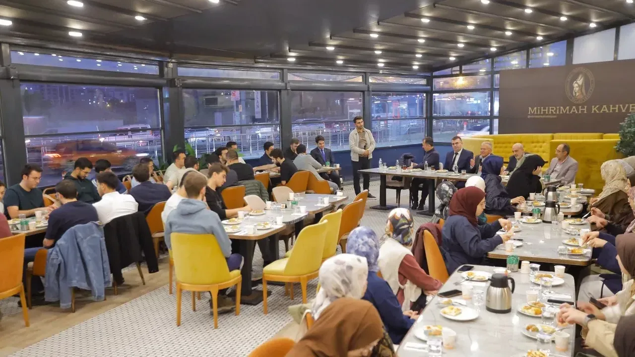 Dr. Memduh Büyükkılıç tıp öğrencileriyle buluştu