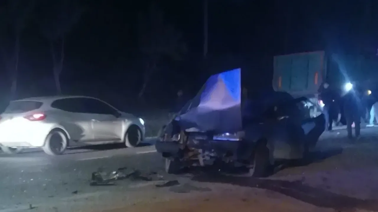 Düzce'de otomobil ile traktör çarpıştı: 5 yaralı