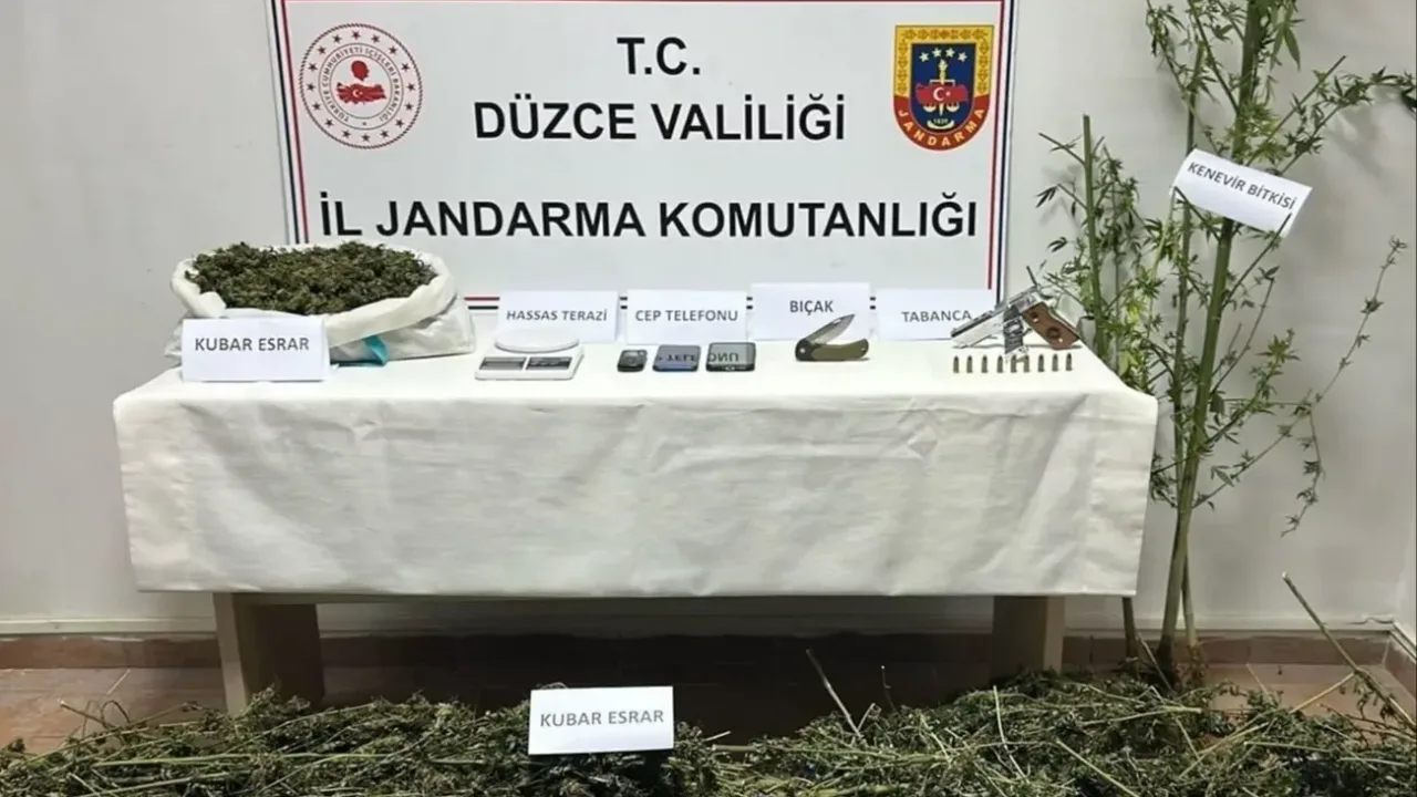 Düzce'de uyuşturucuya 2 gözaltı!