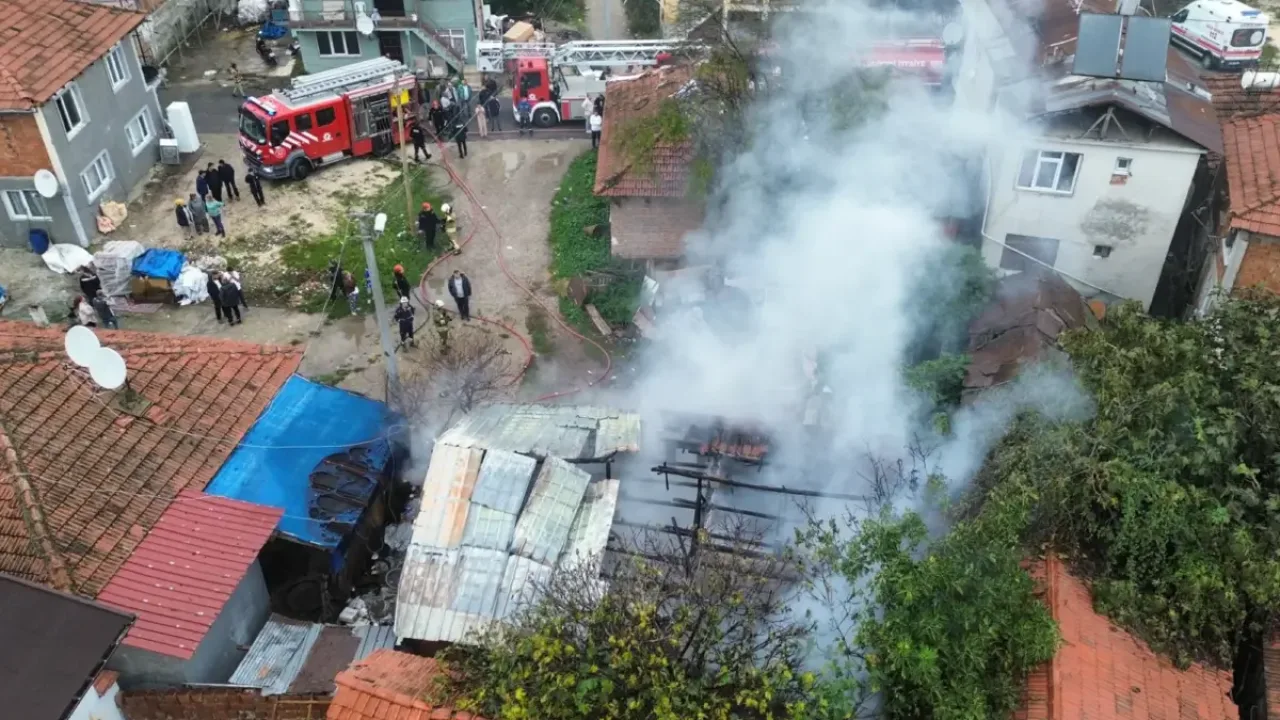 Düzce'de yangında bir ev kül oldu