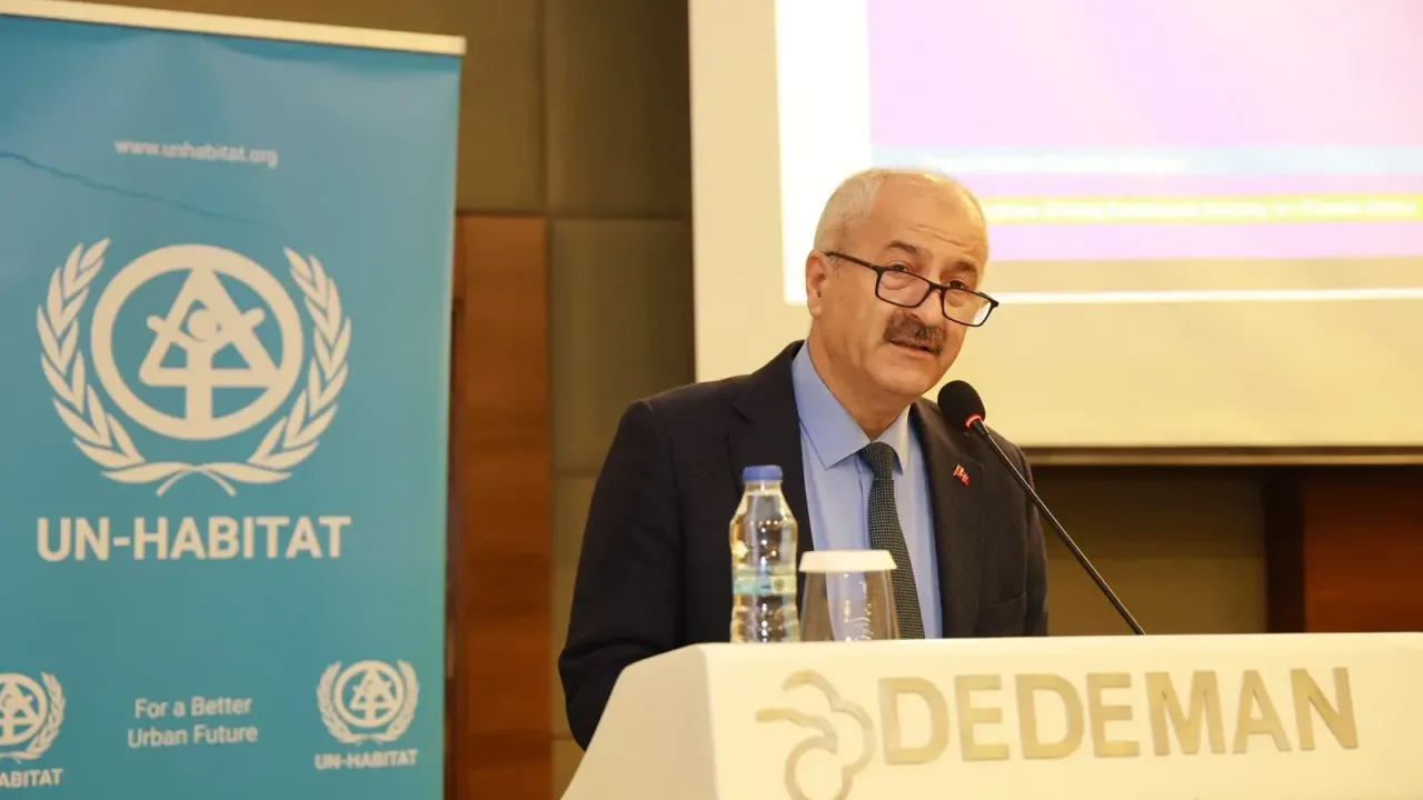 Gebze'de Başkan Büyükgöz, 'Sürdürülebilir Kentler'de görüşlerini