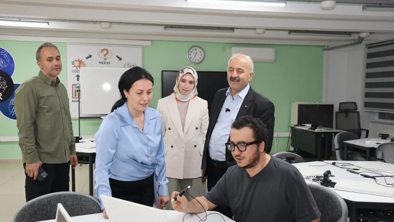 Gebze’de Oytun Erbaş’la bilim ve gençlik buluşması