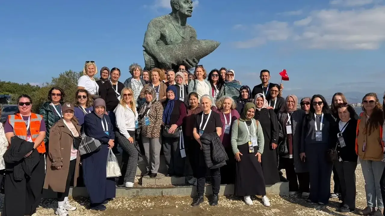 Gençler Cumhuriyet’in izinde yürüdü, kadınlar Çanakkale’yi