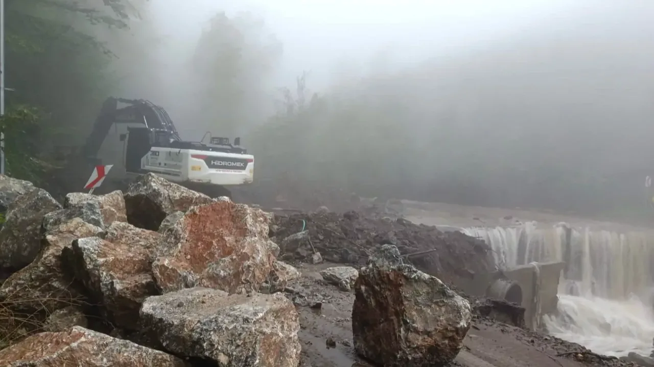 Gölyaka’da yağış sonrası kapanan köy yolları yeniden ulaşıma