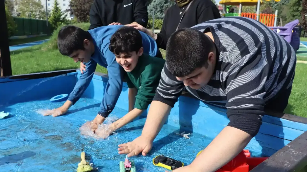 Hereke’den gelen öğrenciler Otizm Spor ve Yaşam Evi’nde buluştu