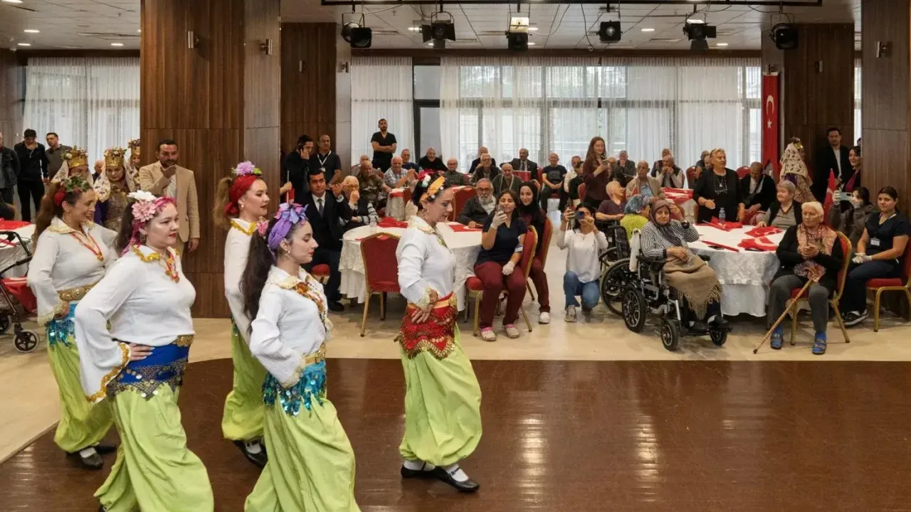 Huzurevinde coşkulu 29 Ekim balosu