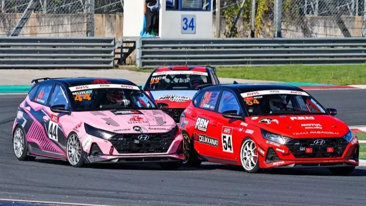 İstanbul Park'ta zirve mücadelesi nefes kesti