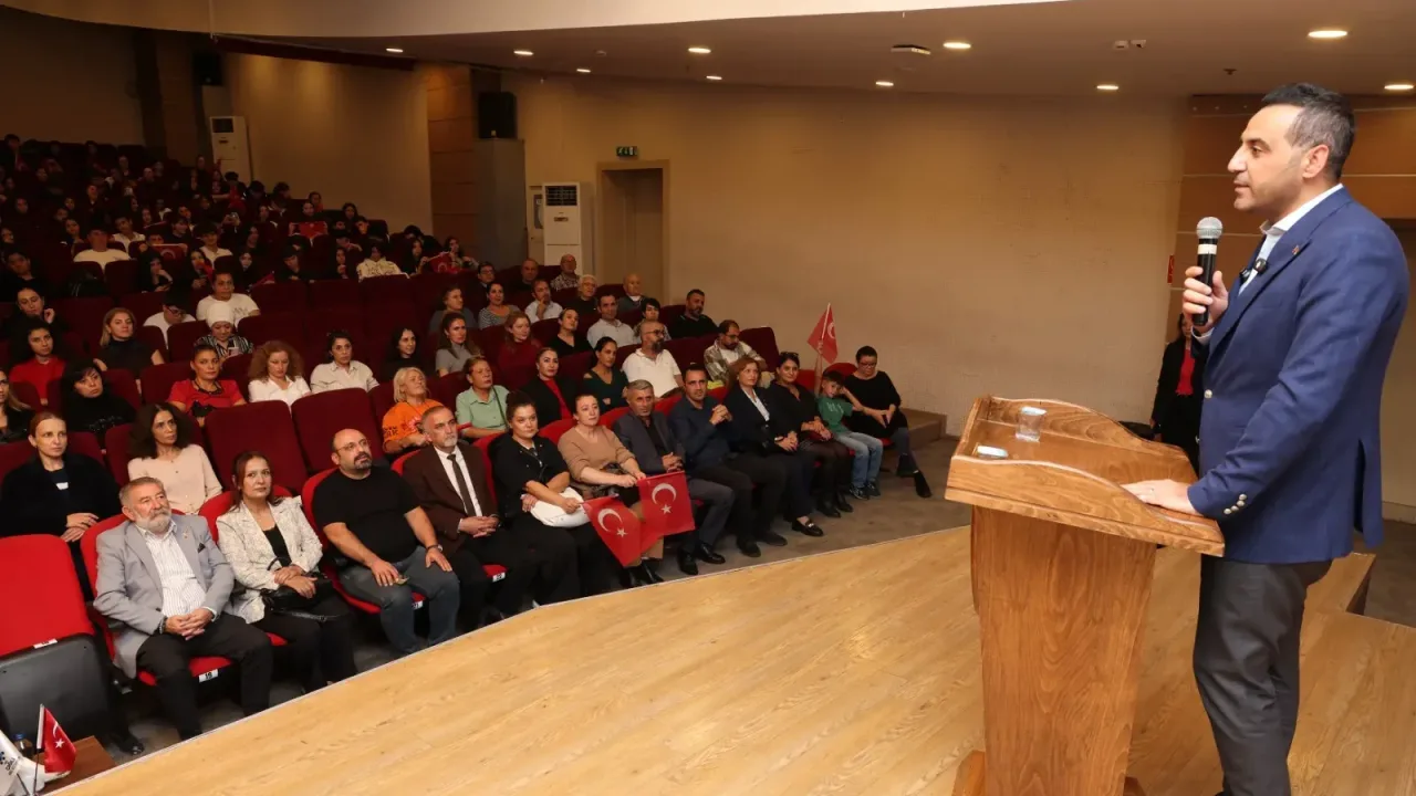 İzmir Çiğli’de Cumhuriyet coşkusu fotoğraf sergisi ile taçlandı