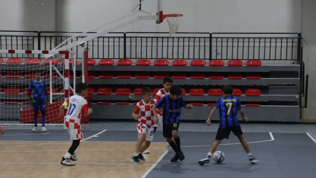 İzmir Çiğli'de cumhuriyet coşkusu sporla taçlandı