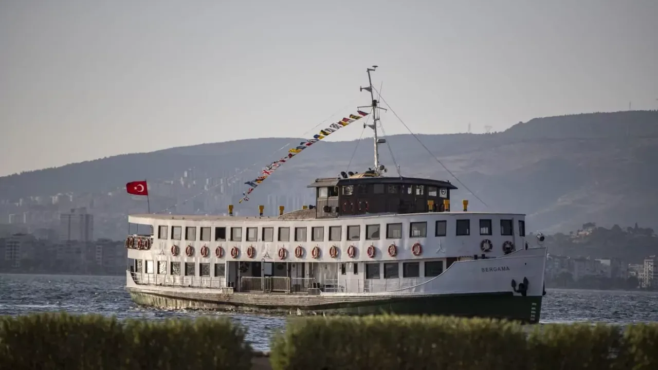 İzmir'de Bergama Vapuru ile tarihe yolculuk yeniden başlıyor
