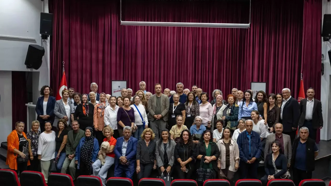 İzmir'de Bornova 3. Yaş Üniversitesi yeni döneme başladı