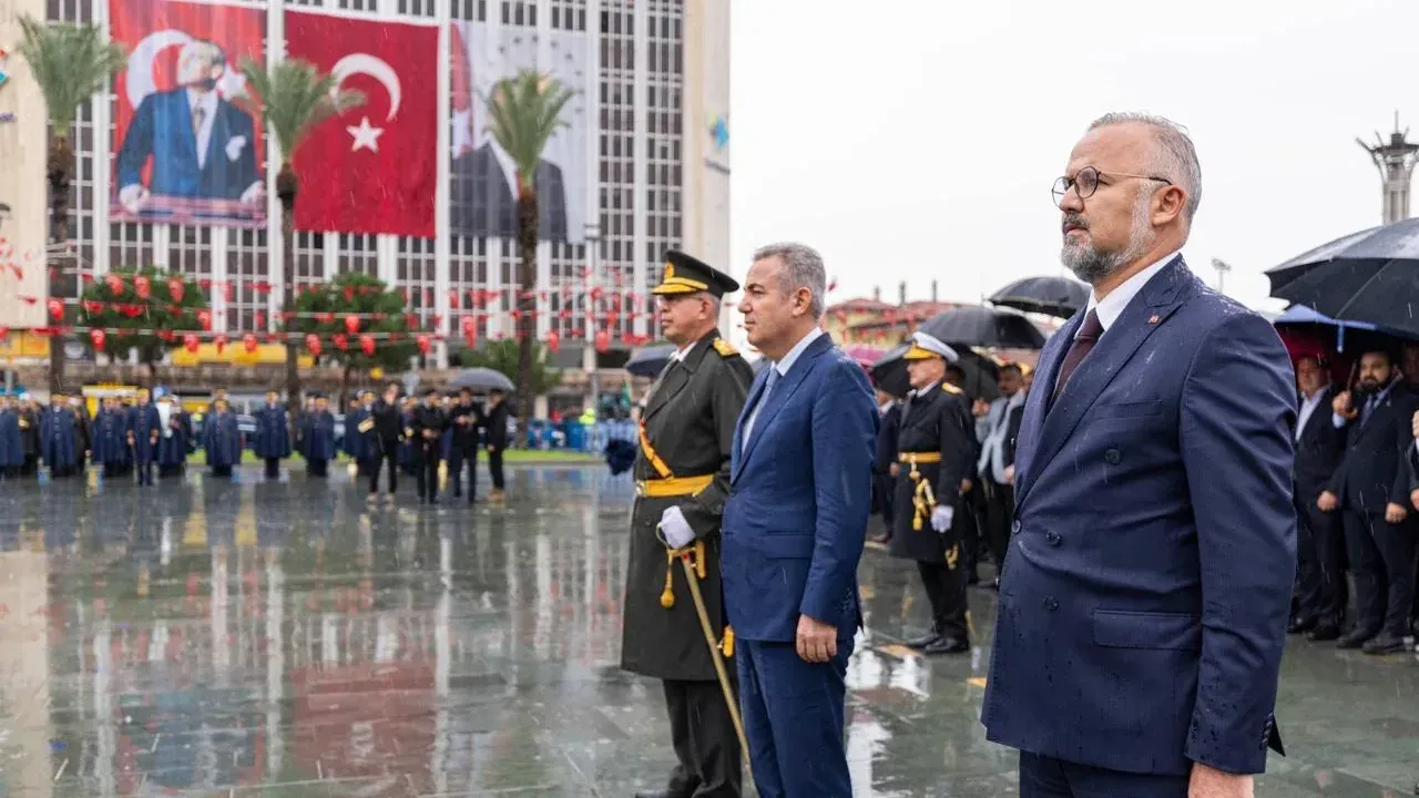 İzmir'de Cumhuriyet coşkusu başladı
