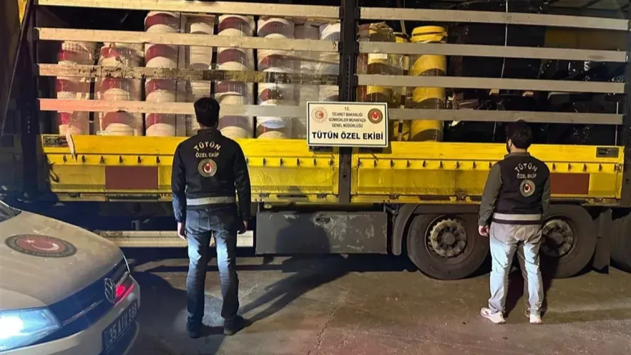 İzmir’de kaçak sigara fabrikasına baskın! Ele geçirilenlerin