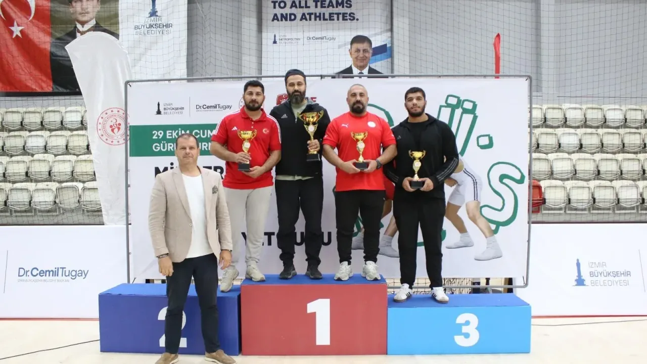 İzmir'de tatami ve minderde Cumhuriyet coşkusu
