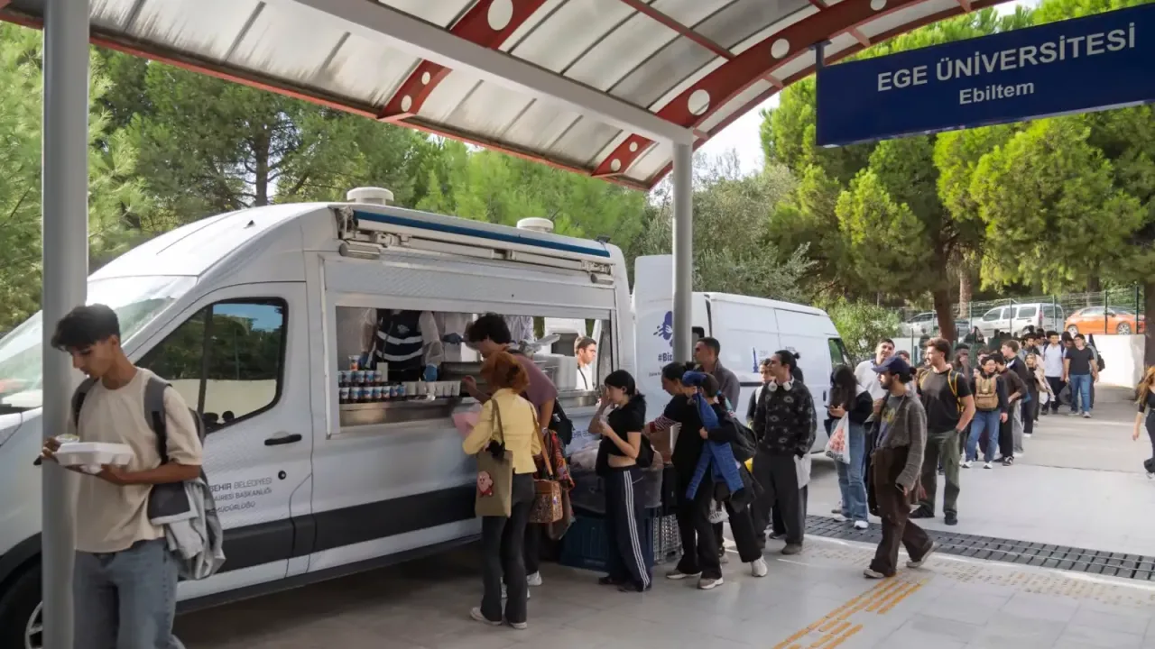 İzmir’de üniversiteliler Büyükşehir’e emanet