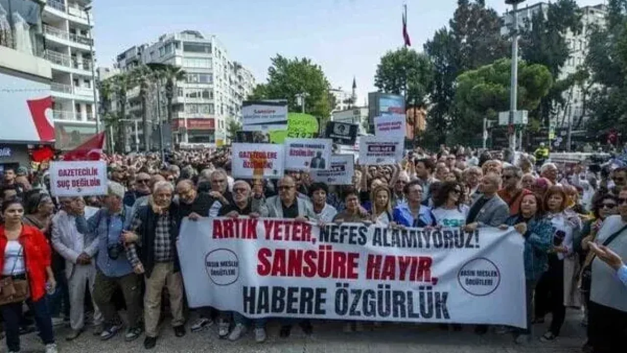 İzmir’den basın özgürlüğüne halk desteği