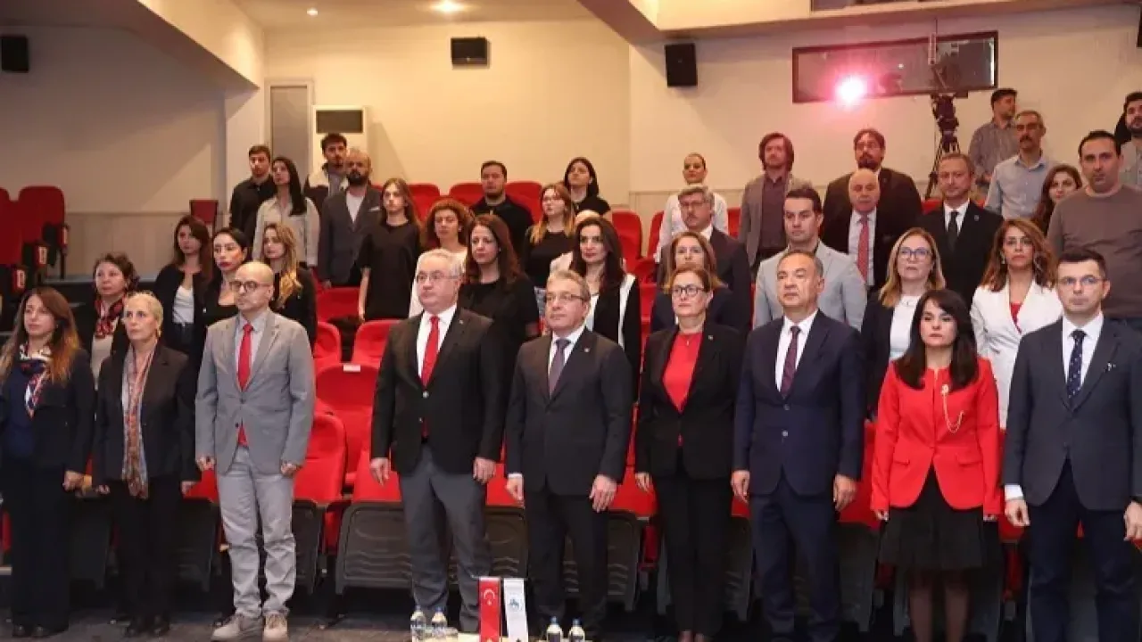 İzmir’in üniversiteleri Cumhuriyet’in kazanımlarını konuştu