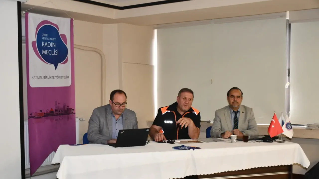 İzmir Kent Konseyi'nden 'kentsel dönüşüm' paneli