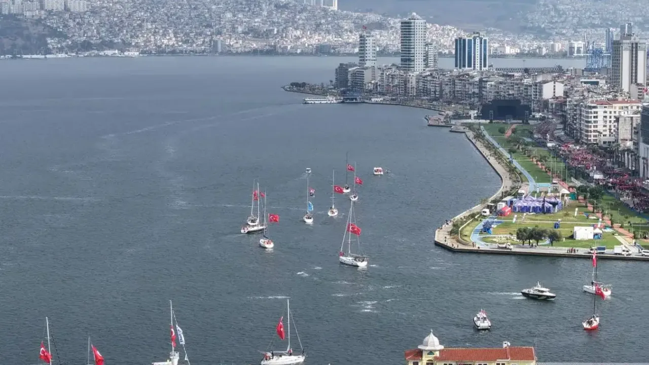 İzmir Körfezi'nde Cumhuriyet rüzgarı esti