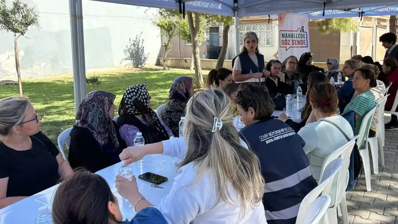 İzmir mahallelerinde 'Söz Sende'