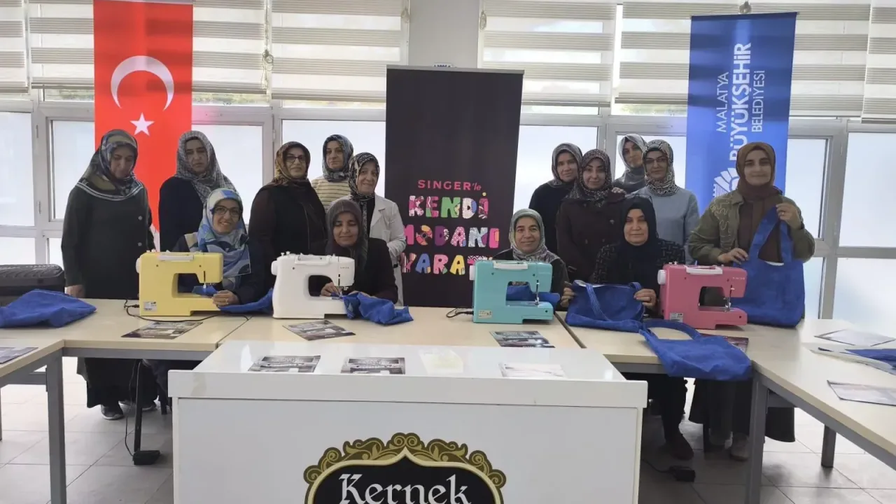 Kadınlar kendi çantalarını dikti